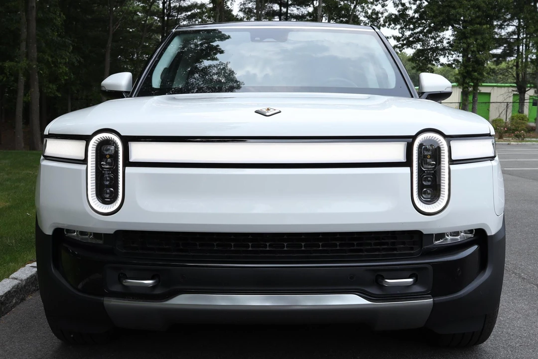 2023 Rivian R1S - Image 2 of 31