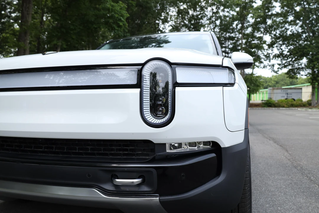 2023 Rivian R1S - Image 13 of 31