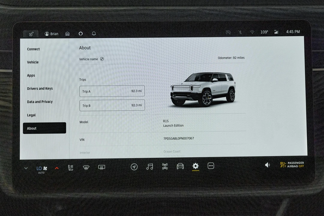 2023 Rivian R1S - Image 29 of 31