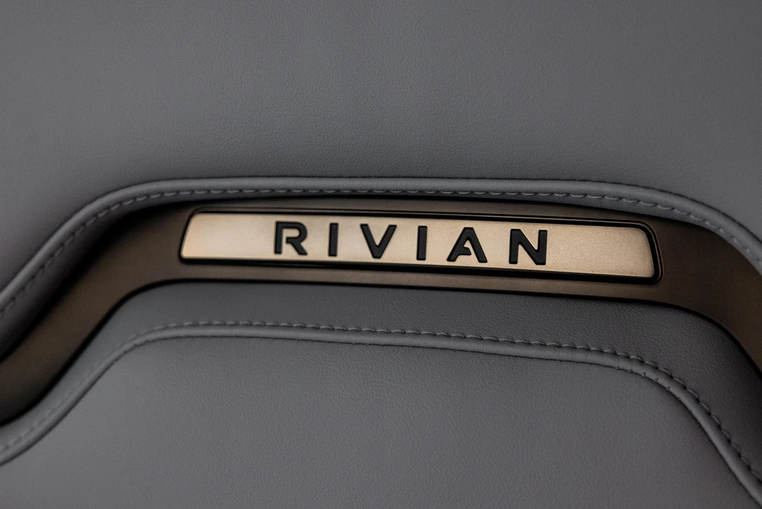 2023 Rivian R1S - Image 31 of 31