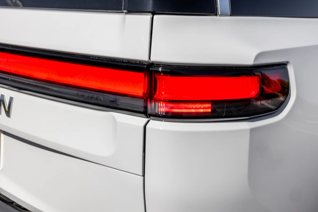 2023 Rivian R1S - Image 21 of 31