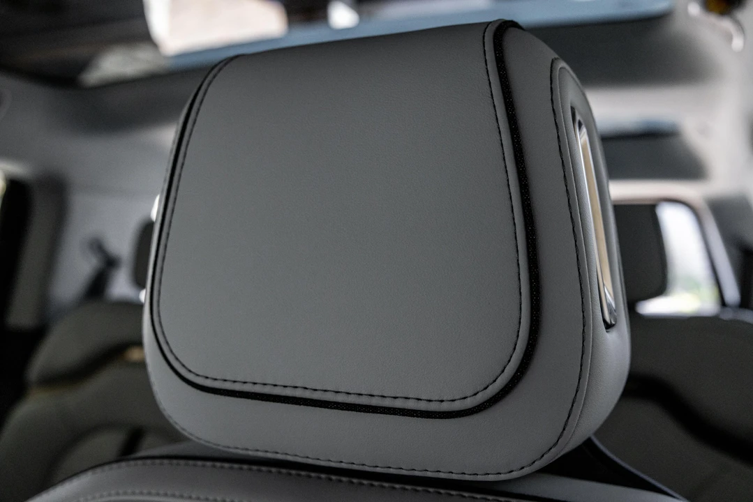 2023 Rivian R1S - Image 30 of 31