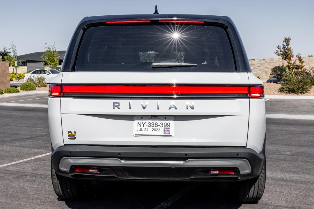 2023 Rivian R1S - Image 5 of 31