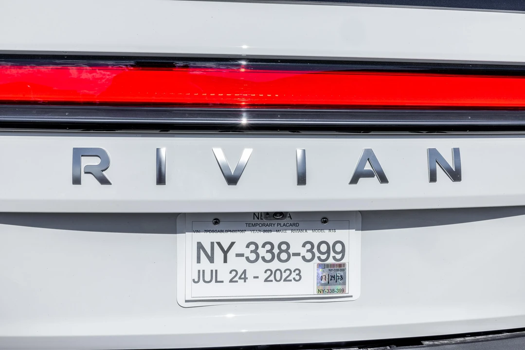 2023 Rivian R1S - Image 20 of 31