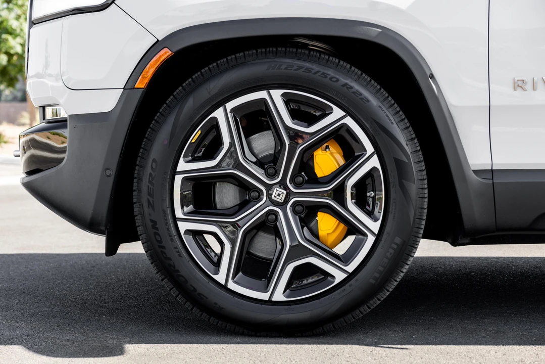 2023 Rivian R1S - Image 22 of 31