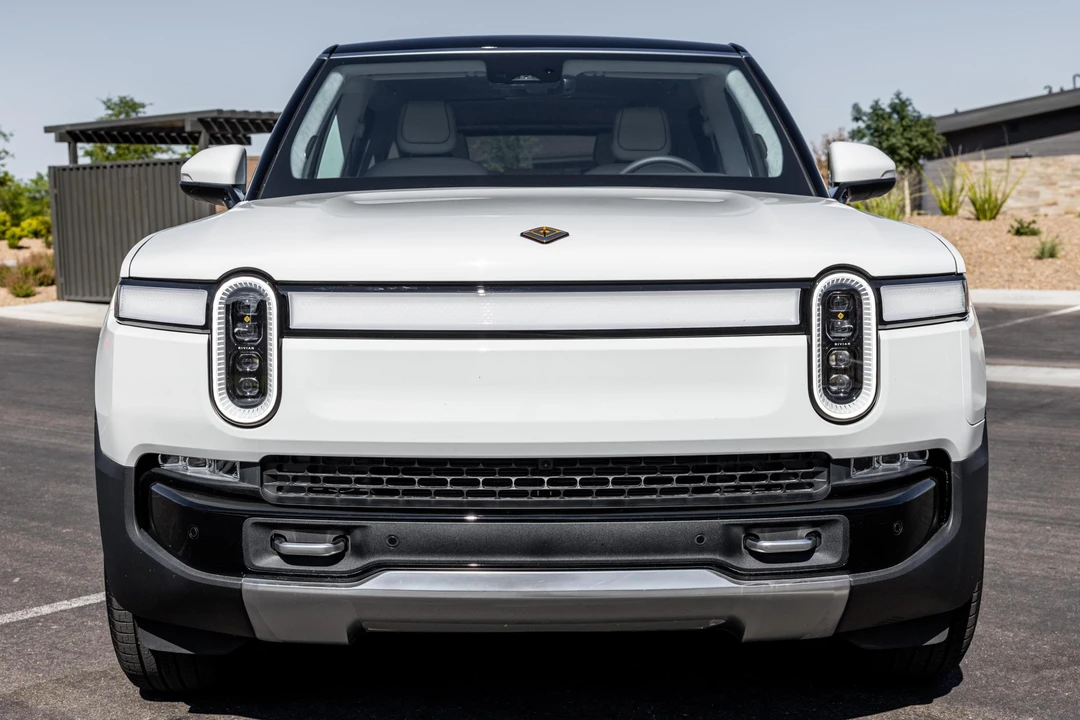 2023 Rivian R1S - Image 2 of 31