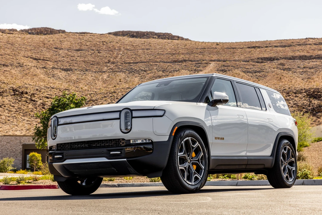 2023 Rivian R1S - Image 7 of 31