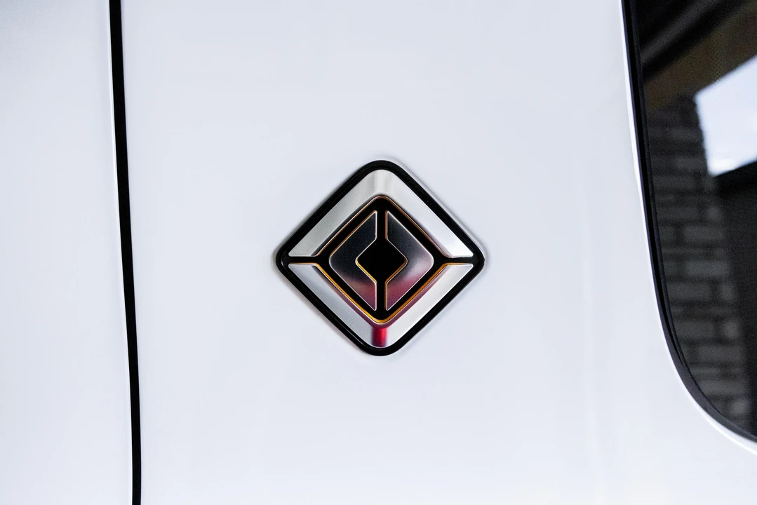 2023 Rivian R1S - Image 17 of 31