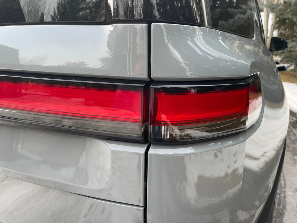 2023 Rivian R1S - Image 30 of 31