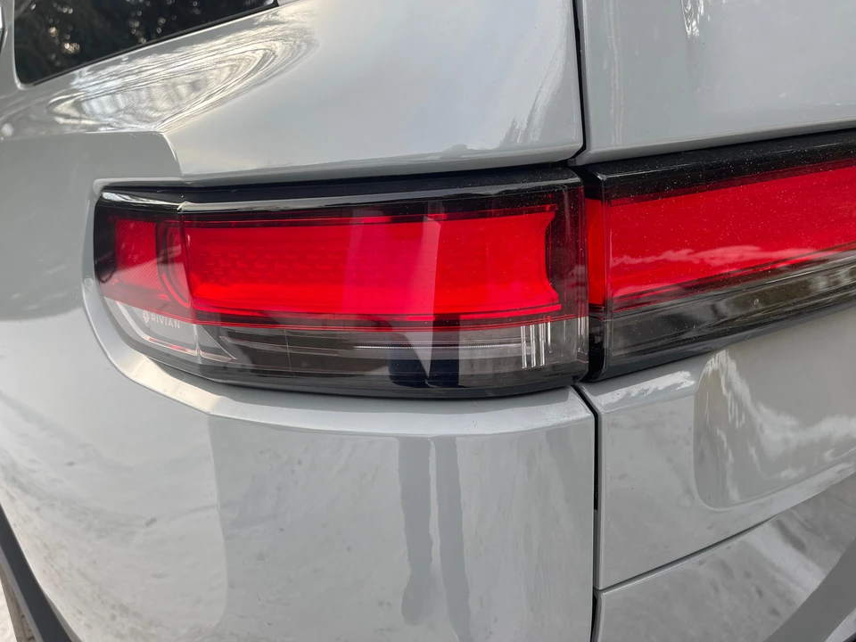 2023 Rivian R1S - Image 29 of 31