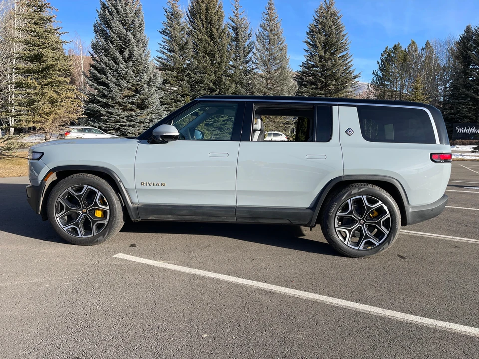 2023 Rivian R1S - Image 14 of 31