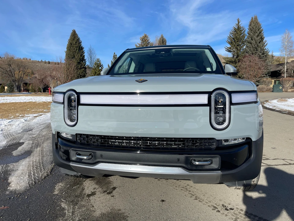 2023 Rivian R1S - Image 8 of 31