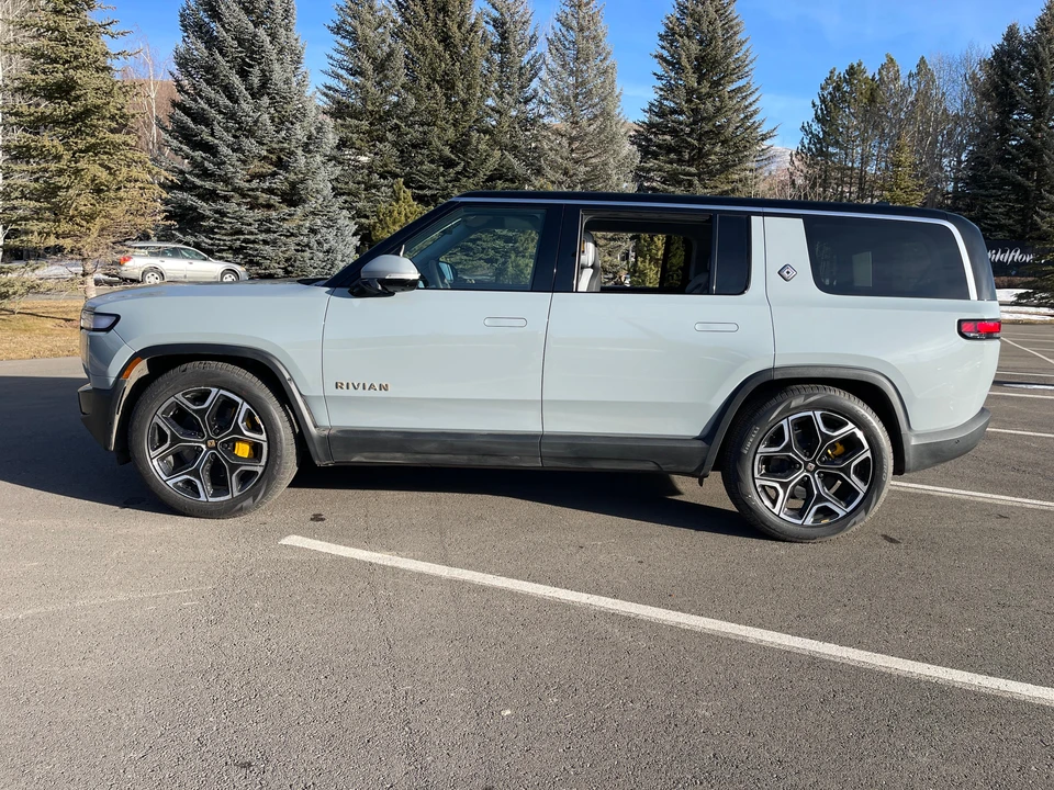 2023 Rivian R1S - Image 13 of 31