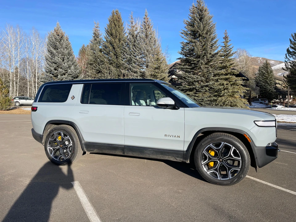 2023 Rivian R1S - Image 23 of 31