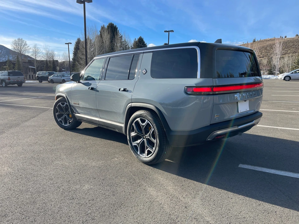 2023 Rivian R1S - Image 19 of 31