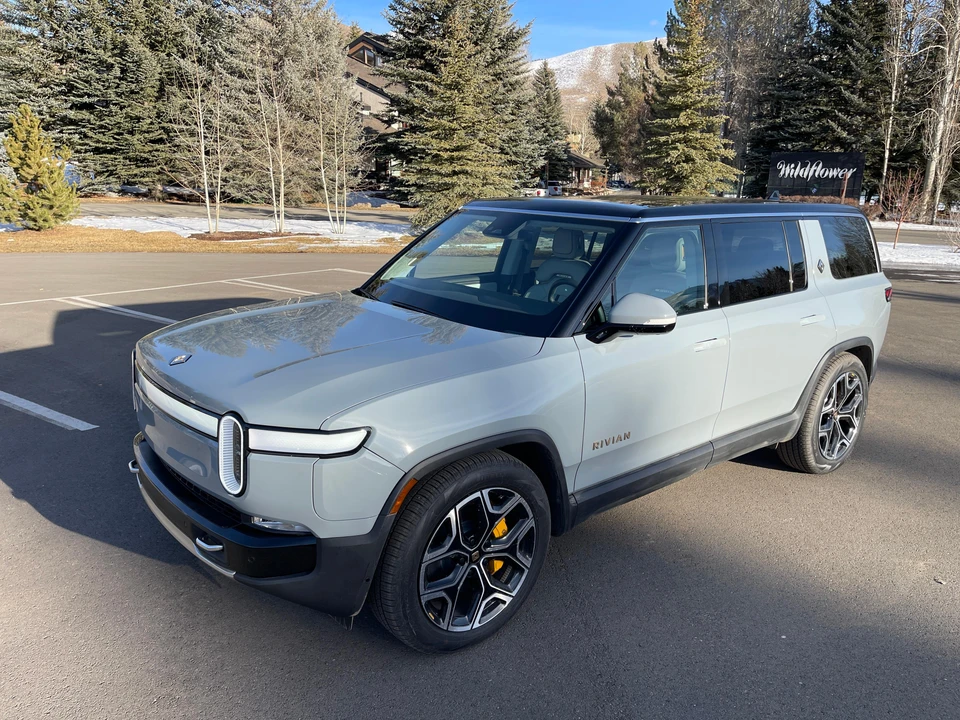2023 Rivian R1S - Image 11 of 31