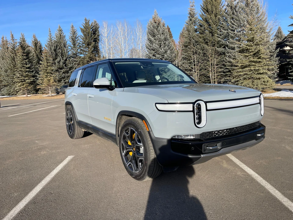2023 Rivian R1S - Image 24 of 31