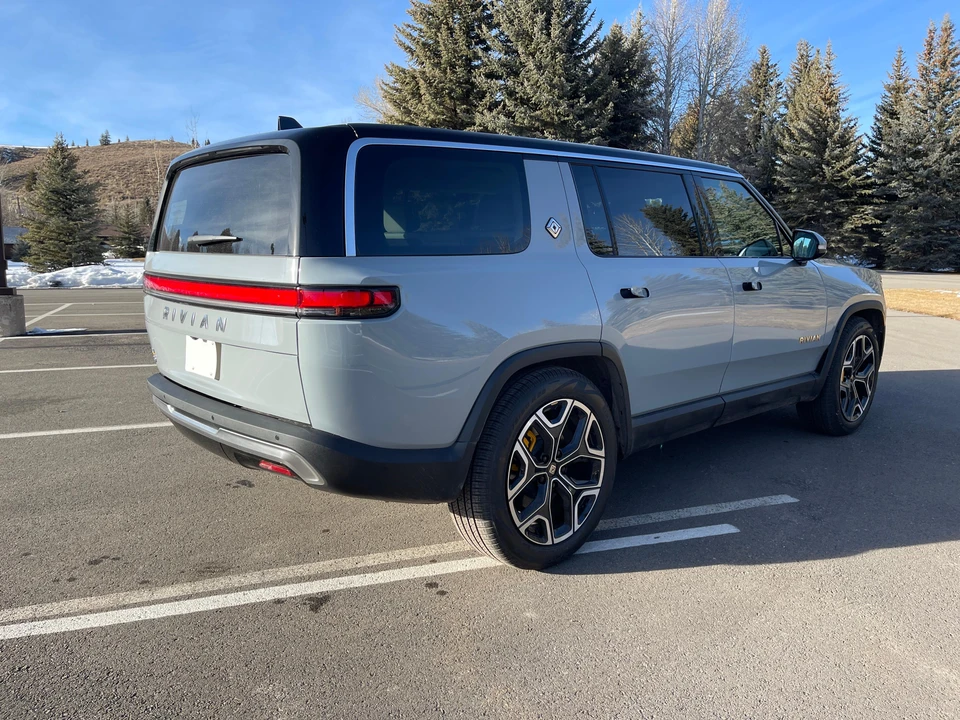 2023 Rivian R1S - Image 21 of 31