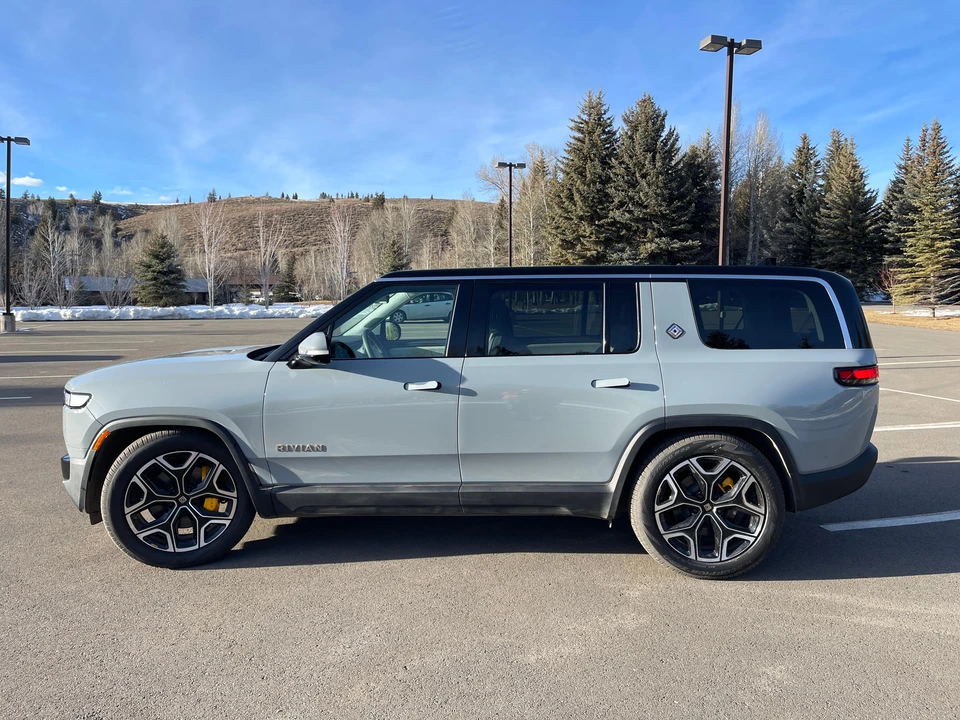 2023 Rivian R1S - Image 16 of 31
