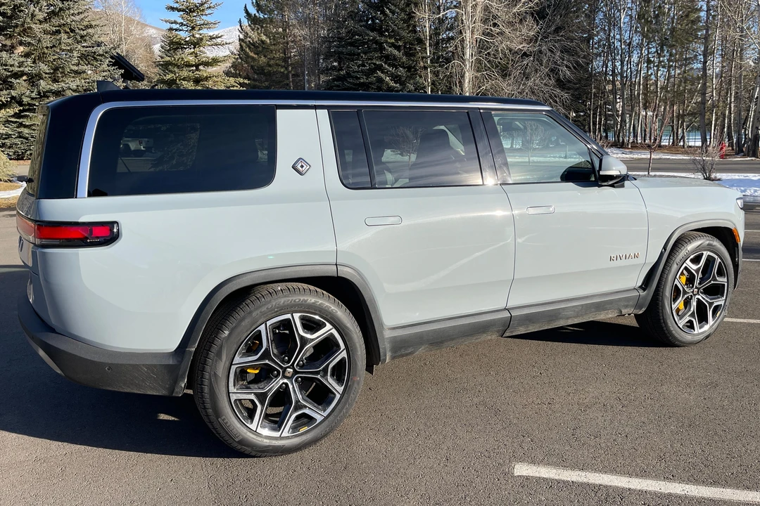 2023 Rivian R1S - Image 4 of 31