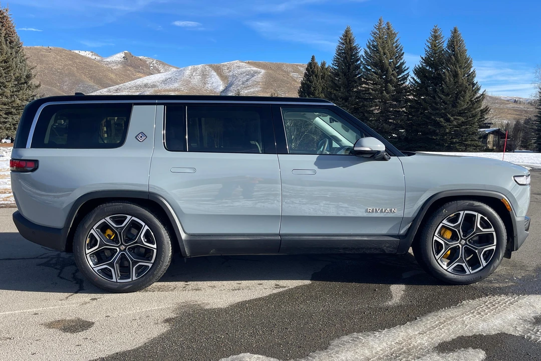 2023 Rivian R1S - Image 3 of 31