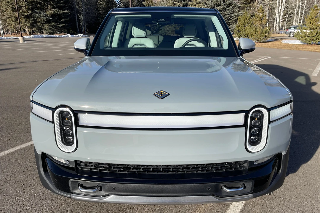 2023 Rivian R1S - Image 2 of 31