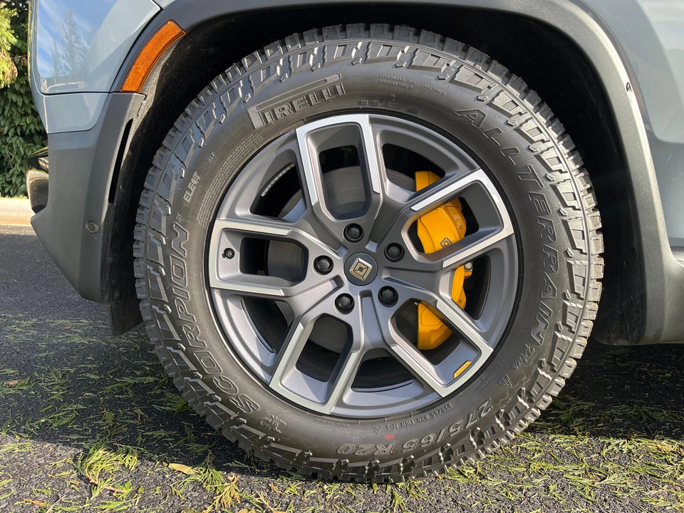 2023 Rivian R1S - Image 30 of 31
