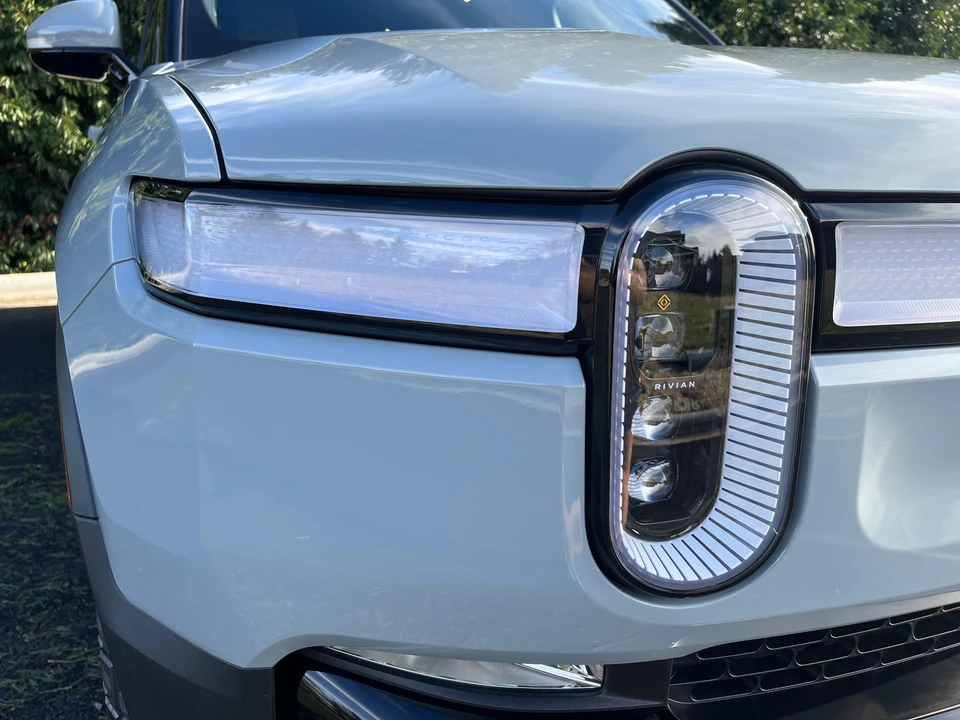 2023 Rivian R1S - Image 17 of 31