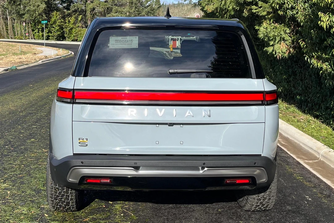 2023 Rivian R1S - Image 5 of 31