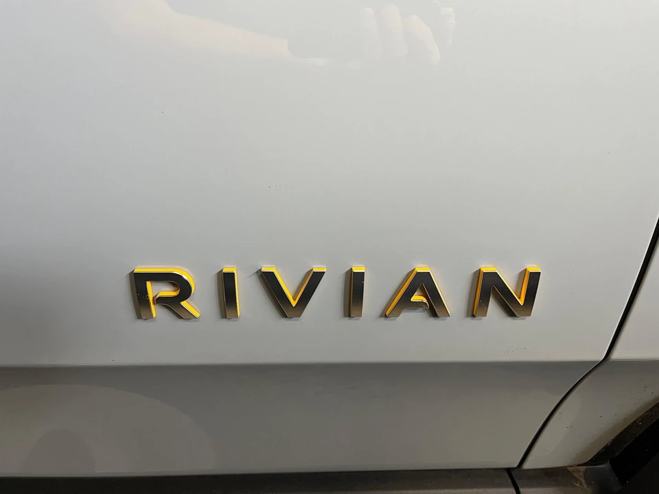 2023 Rivian R1S - Image 22 of 31