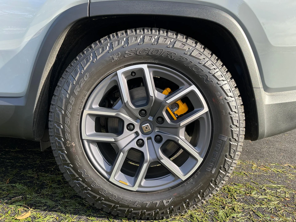 2023 Rivian R1S - Image 31 of 31
