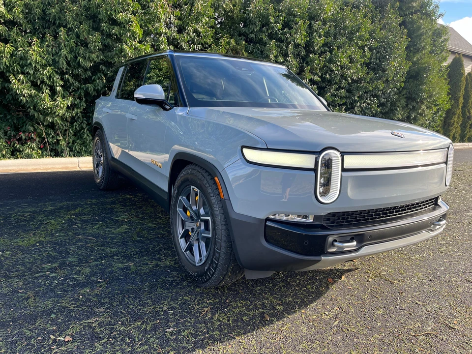 2023 Rivian R1S - Image 16 of 31