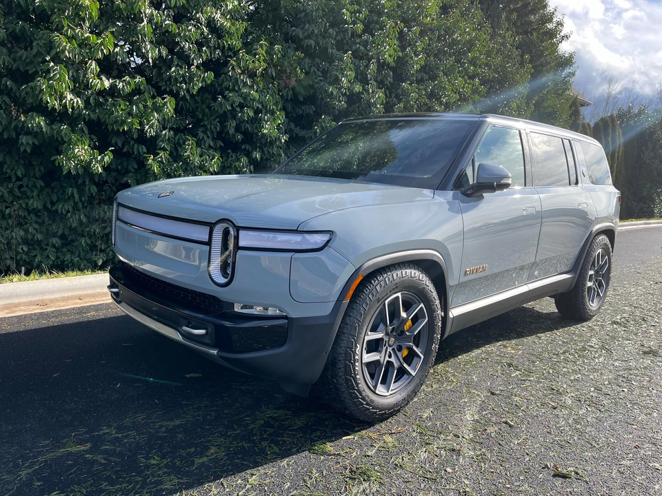 2023 Rivian R1S - Image 7 of 31