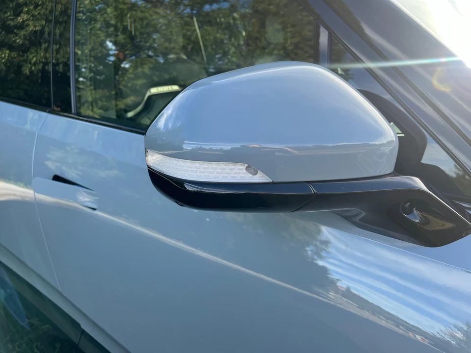 2023 Rivian R1S - Image 29 of 31