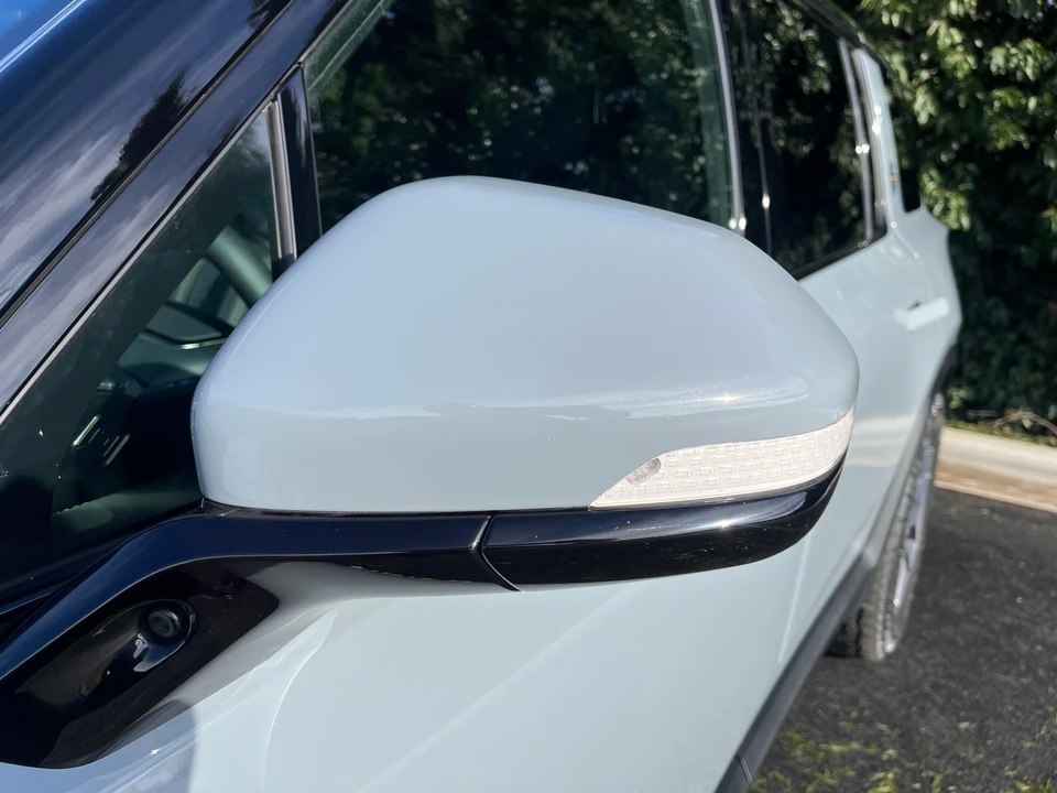 2023 Rivian R1S - Image 20 of 31