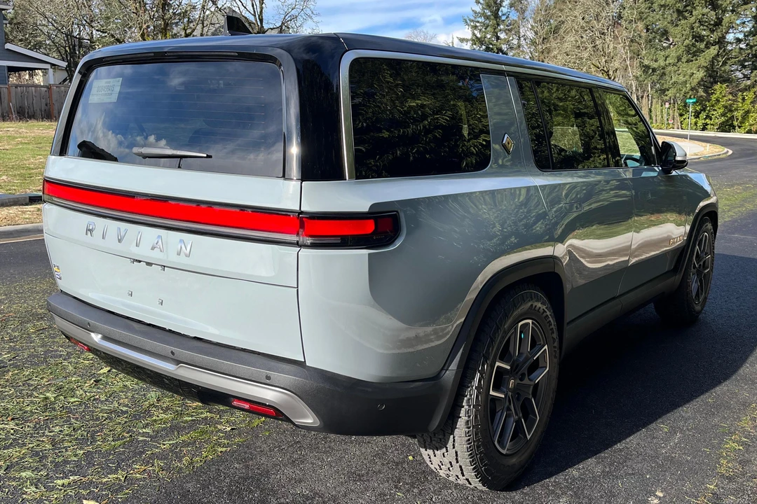 2023 Rivian R1S - Image 4 of 31