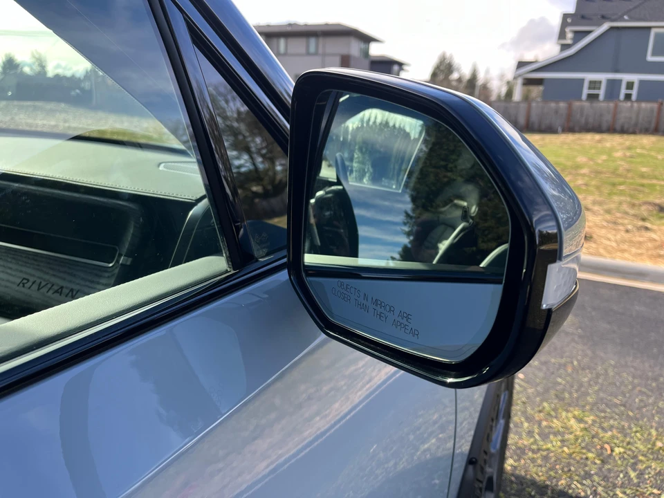 2023 Rivian R1S - Image 28 of 31