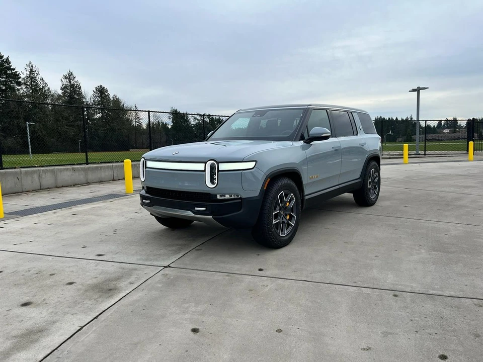 2023 Rivian R1S - Image 6 of 31