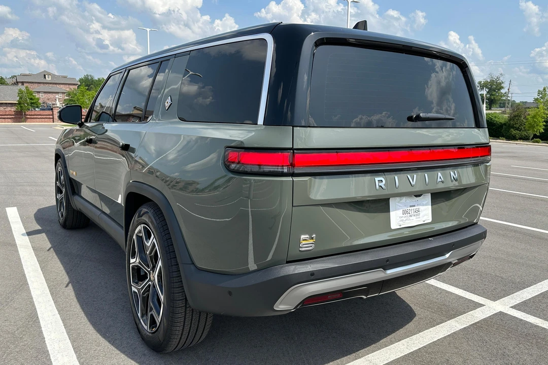 2023 Rivian R1S - Image 4 of 31