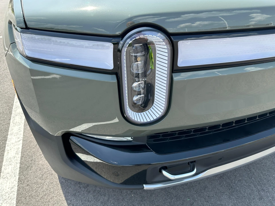 2023 Rivian R1S - Image 13 of 31