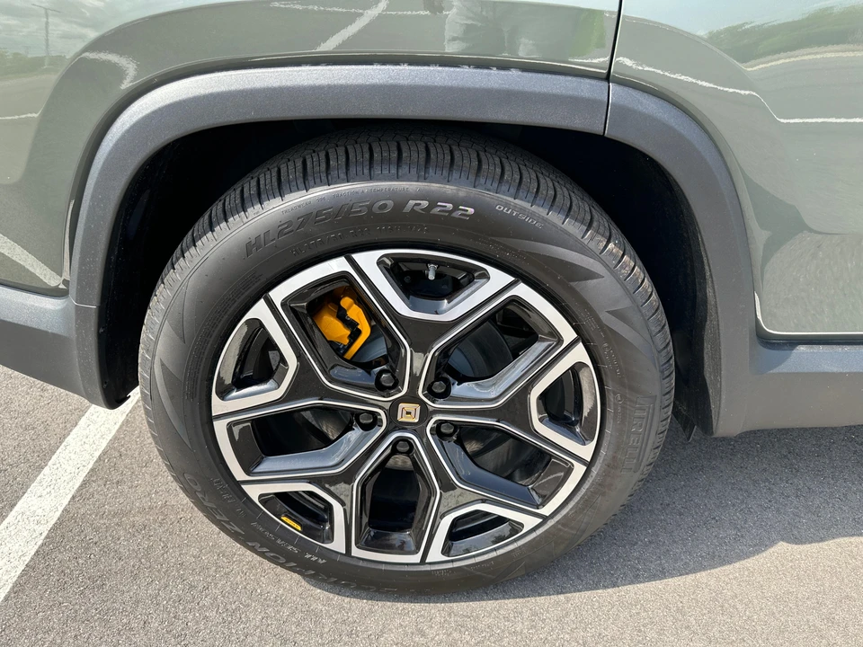 2023 Rivian R1S - Image 23 of 31