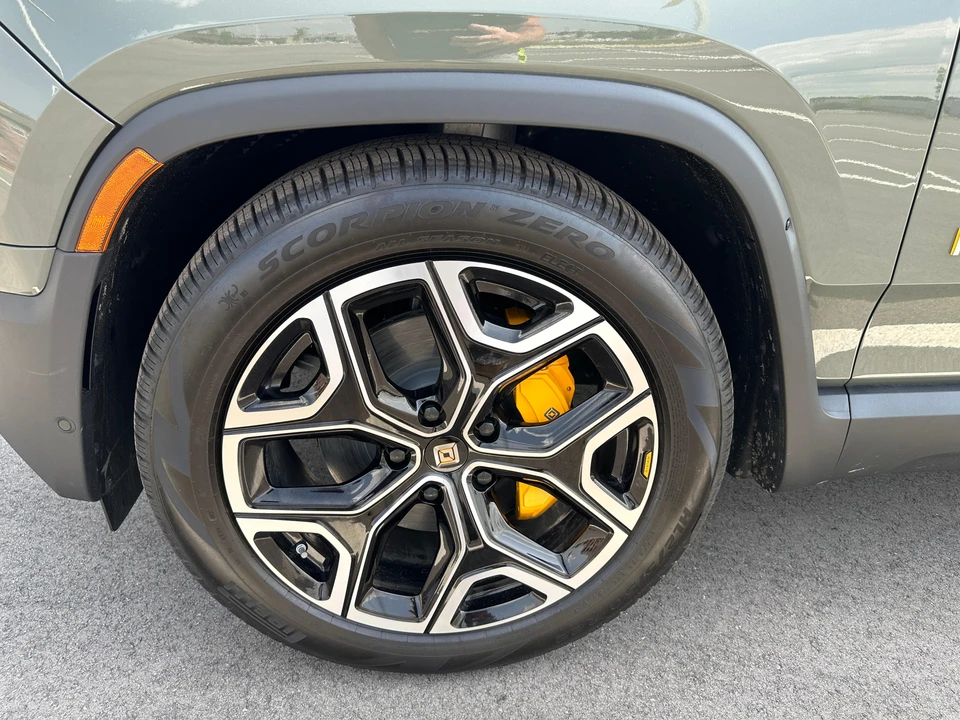 2023 Rivian R1S - Image 21 of 31