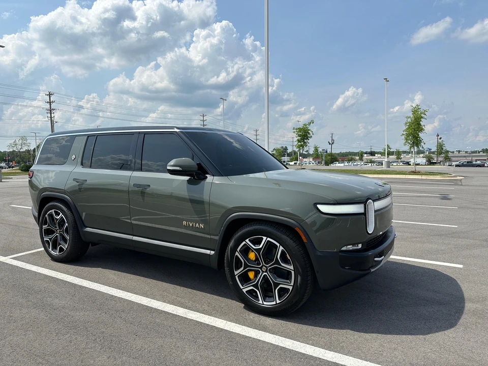 2023 Rivian R1S - Image 11 of 31