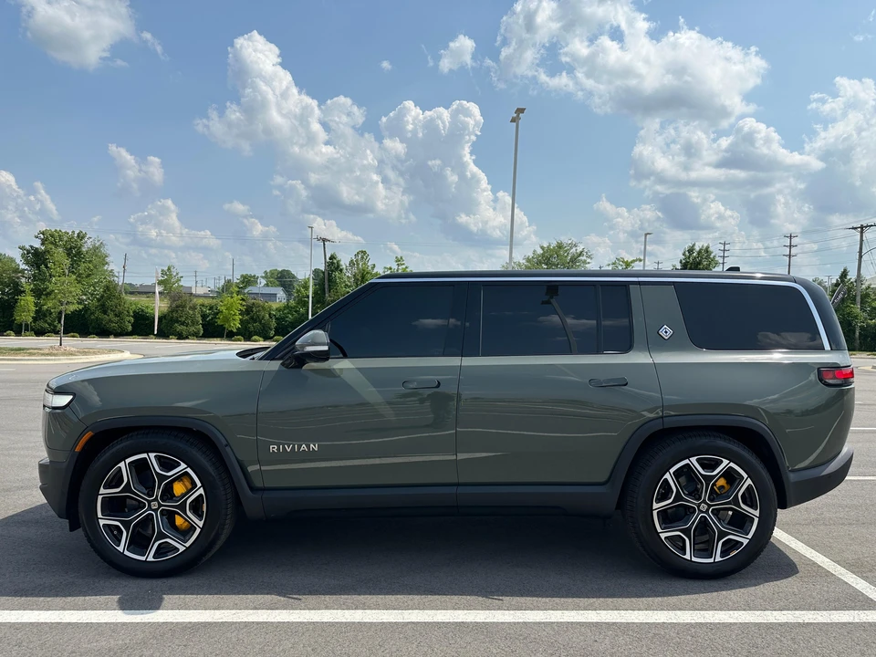 2023 Rivian R1S - Image 7 of 31
