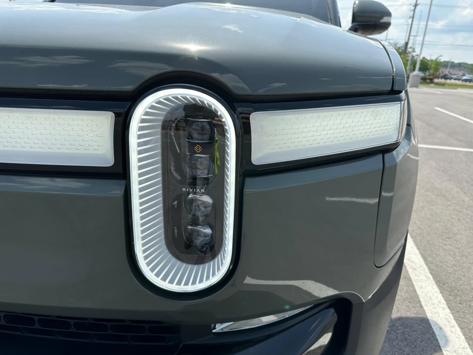 2023 Rivian R1S - Image 16 of 31