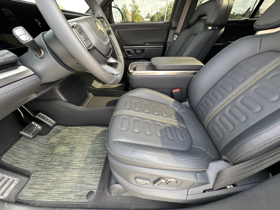 2023 Rivian R1S - Image 30 of 31