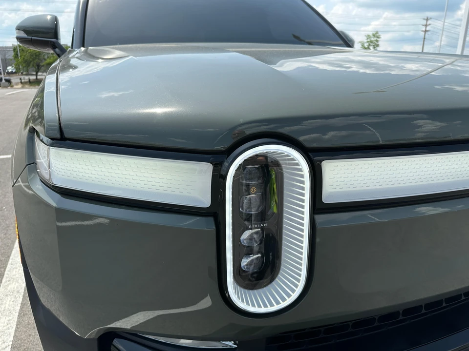 2023 Rivian R1S - Image 14 of 31