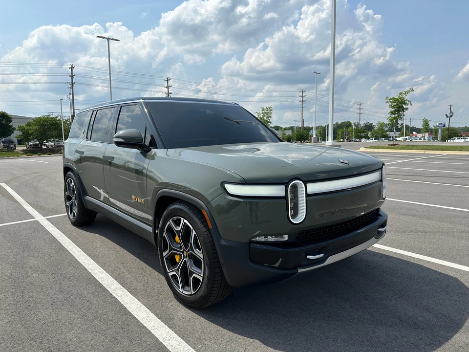 2023 Rivian R1S - Image 12 of 31