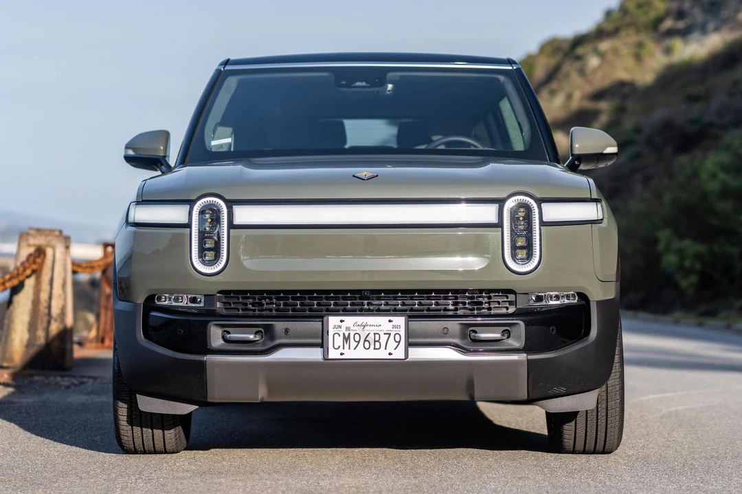 2023 Rivian R1S - Image 2 of 31