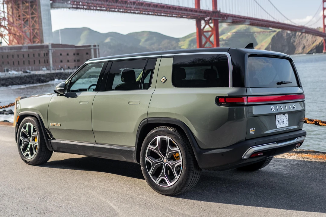 2023 Rivian R1S - Image 4 of 31